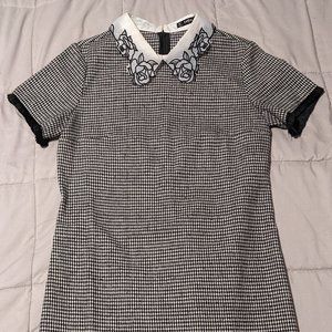 Checkerd Mini Dress wih Lace Colar